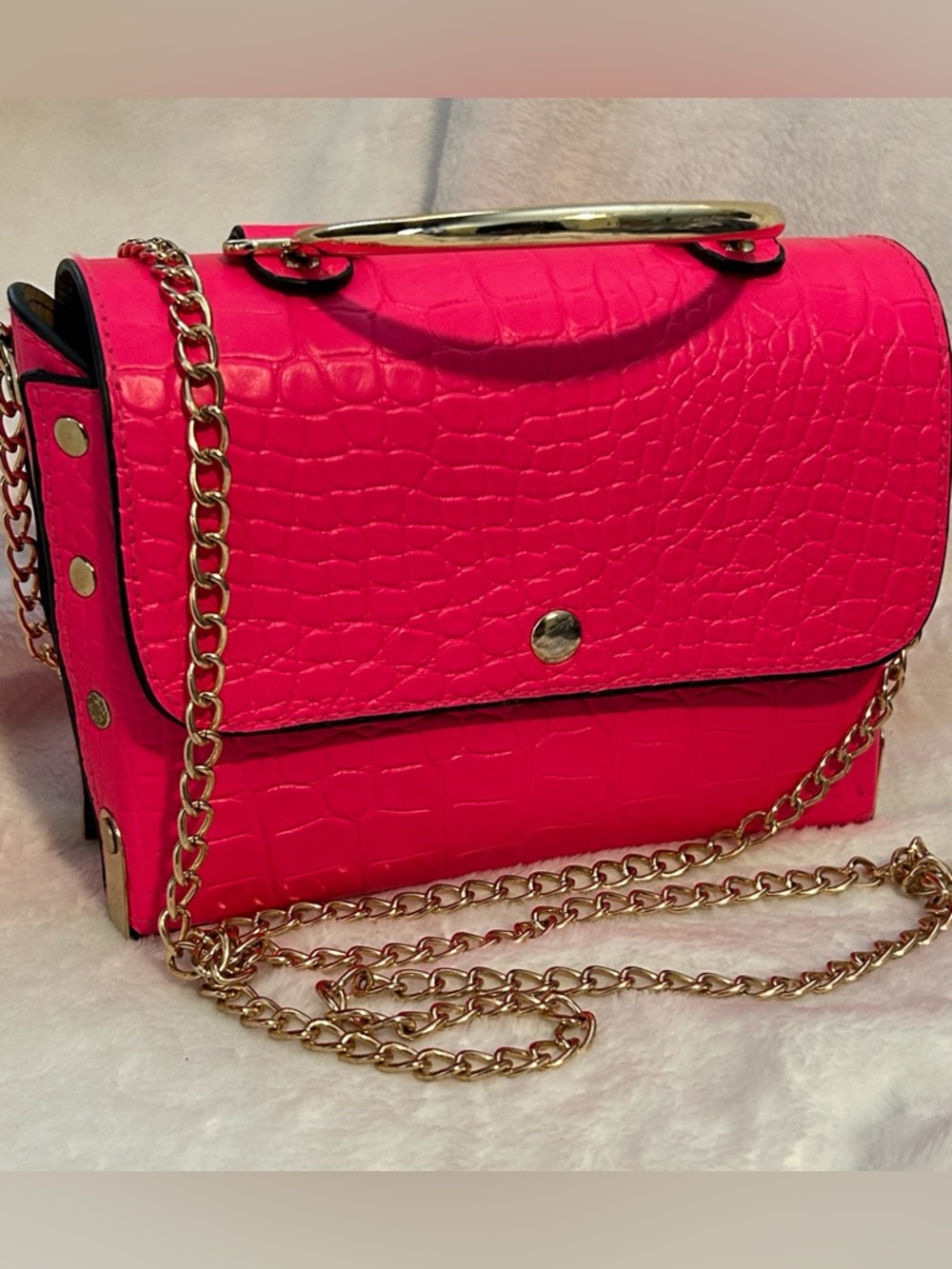 Croc-Embossed Hot Pink Crossbody Bag with Gold Chain